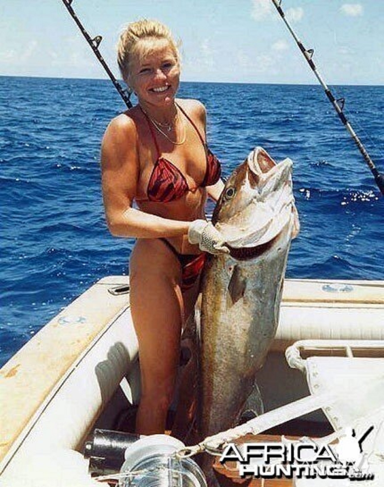 Горячая рыбалка с девушками. Американцы вот не стесняются (18+) -  Охотники.ру