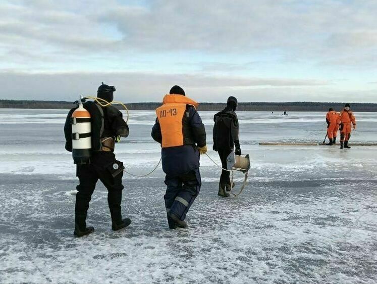 Изображение Пока водолаз нырял в Волгу — рыбаки вылезли из проруби и грелись дома