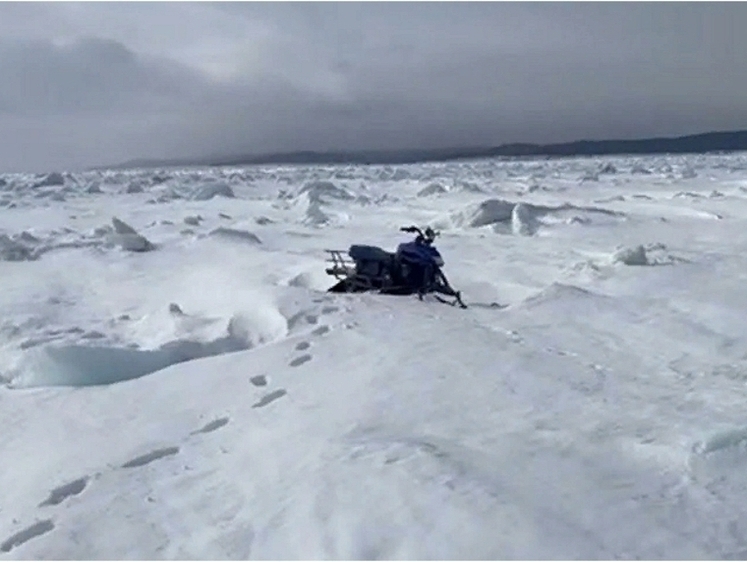 На Сахалине найдены бесхозный снегоход и палатка — рыбак исчез