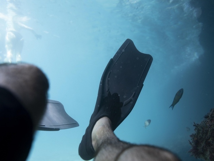 «Был страшный звук»: подводный охотник пробил себе лицо из гарпуна