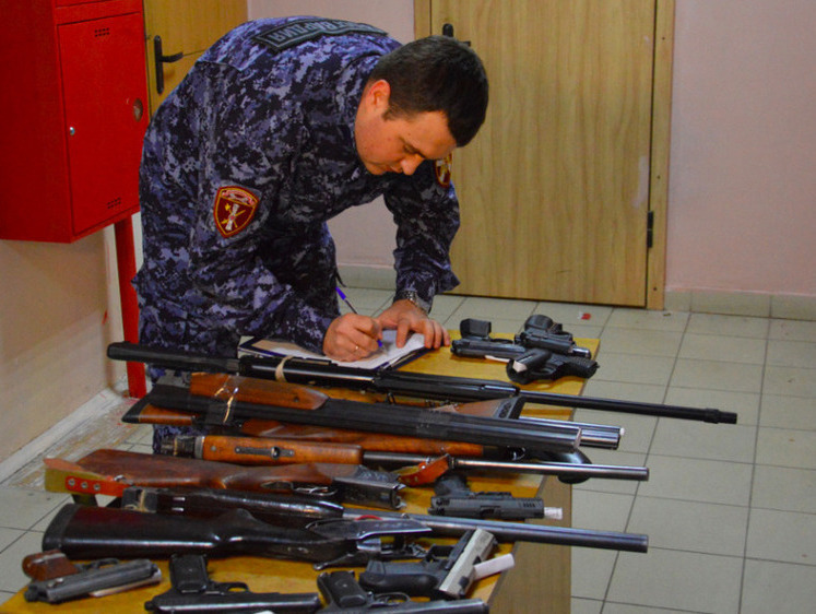 Изображение Жители Астраханской области добровольно сдают оружие
