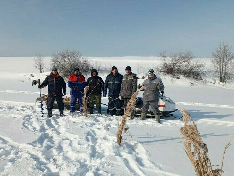 Изображение Для спасения рыбы уже пробурено более 7000 лунок